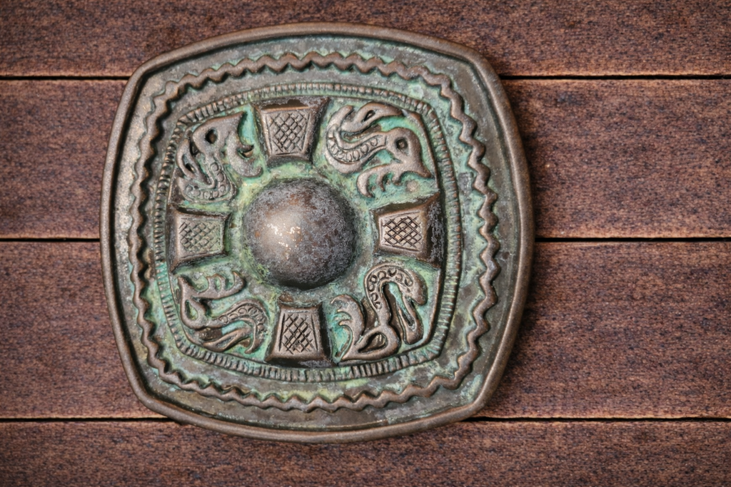 Vintage Celtic Shield Design Belt Buckle – Antiqued Brass-Tone Finish